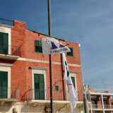 La palazzina che lo ospita � un ex deposito di angurie: la sua esposizione verso ovest la rendeva infatti ideale per la conservazione della frutta anche durante l'estate